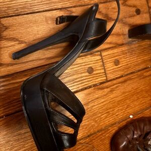 Gorgeous black heels with strap